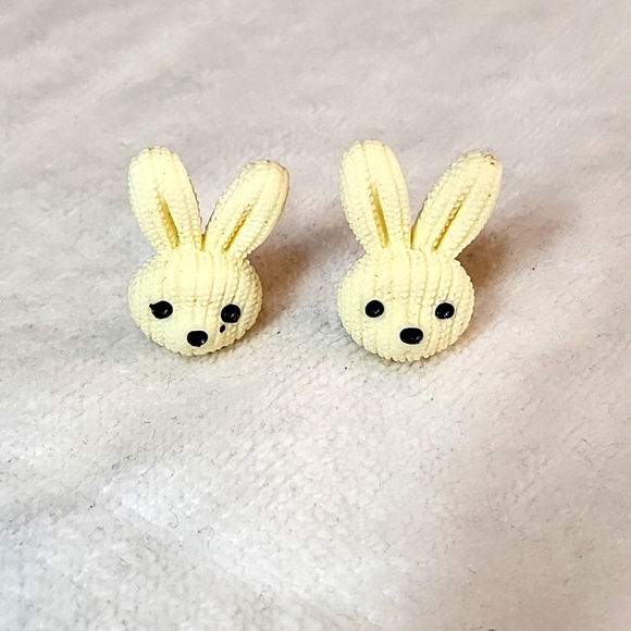 Jewelry - Bunny earrings.